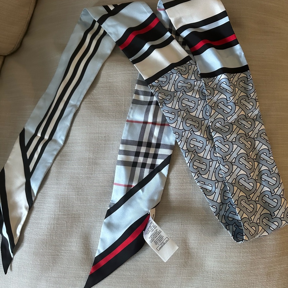 Burberry Skinny Montage Silk Scarf color - pale blue